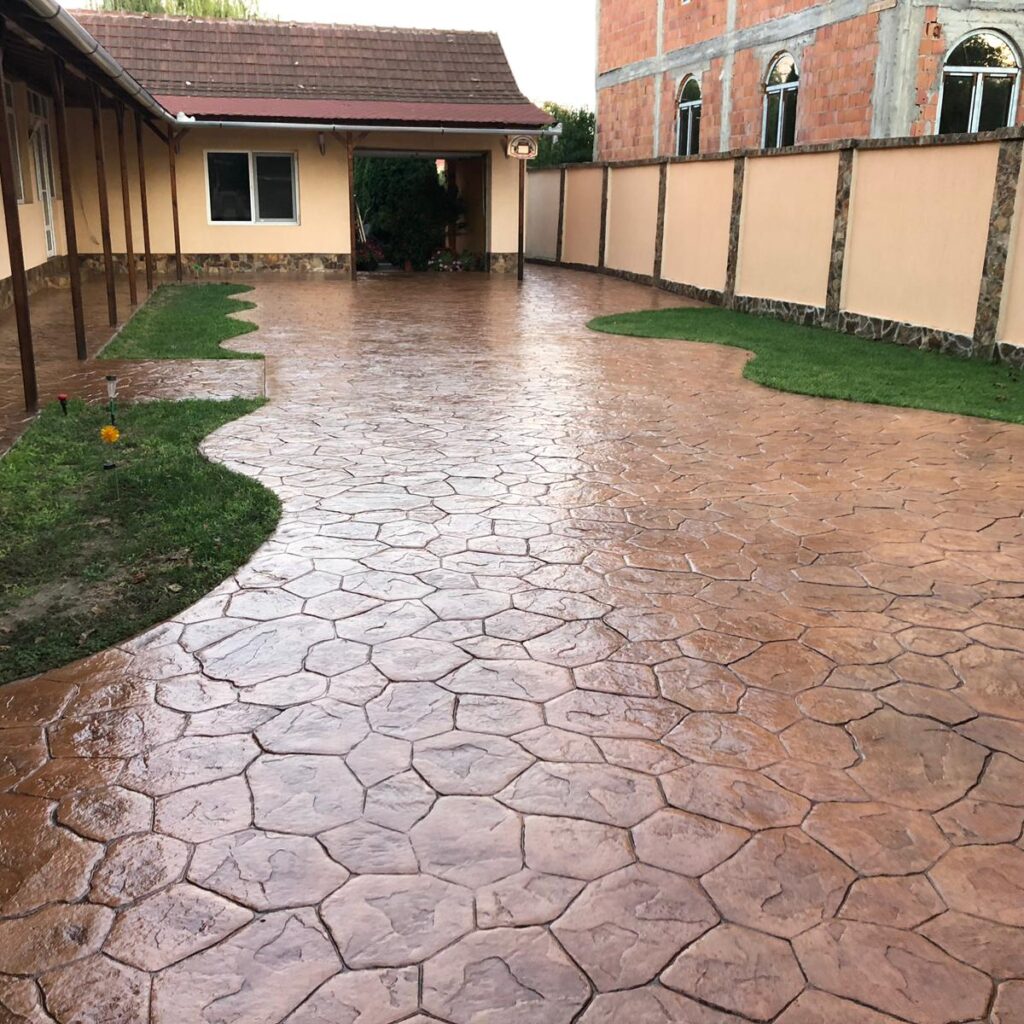 beton-amprentat-alee-catre-garaj